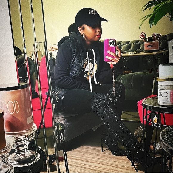 Chic Black Puffer Bubble Vest | Lightweight Layer with Feminine Flair - Picture 6 of 6